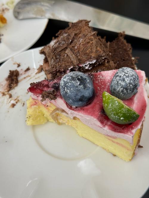 学甜点师到哪里去学最好 甜品师培训学校有哪些